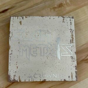 Crown Pro Glam Metals Eyeshadow Palette